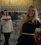 Emily_in_Paris_S02E09_WEBRip_x264-ION10_2098.jpg