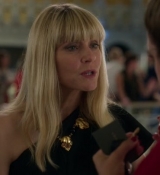 Emily_in_Paris_S02E09_WEBRip_x264-ION10_2120.jpg