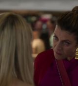 Emily_in_Paris_S02E09_WEBRip_x264-ION10_2136.jpg