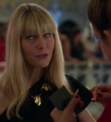 Emily_in_Paris_S02E09_WEBRip_x264-ION10_2138.jpg