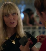 Emily_in_Paris_S02E09_WEBRip_x264-ION10_2139.jpg