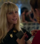 Emily_in_Paris_S02E09_WEBRip_x264-ION10_2142.jpg