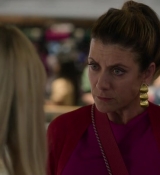 Emily_in_Paris_S02E09_WEBRip_x264-ION10_2148.jpg