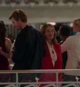 Emily_in_Paris_S02E09_WEBRip_x264-ION10_2197.jpg