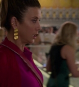 Emily_in_Paris_S02E09_WEBRip_x264-ION10_2206.jpg