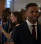 Emily_in_Paris_S02E09_WEBRip_x264-ION10_2233.jpg