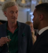 Emily_in_Paris_S02E09_WEBRip_x264-ION10_2284.jpg