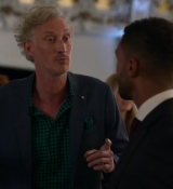 Emily_in_Paris_S02E09_WEBRip_x264-ION10_2326.jpg