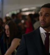 Emily_in_Paris_S02E09_WEBRip_x264-ION10_2330.jpg
