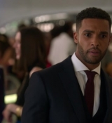 Emily_in_Paris_S02E09_WEBRip_x264-ION10_2337.jpg