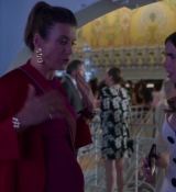 Emily_in_Paris_S02E09_WEBRip_x264-ION10_2348.jpg