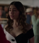 Emily_in_Paris_S02E09_WEBRip_x264-ION10_2376.jpg