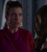 Emily_in_Paris_S02E09_WEBRip_x264-ION10_2384.jpg