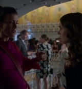 Emily_in_Paris_S02E09_WEBRip_x264-ION10_2390.jpg