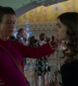 Emily_in_Paris_S02E09_WEBRip_x264-ION10_2395.jpg