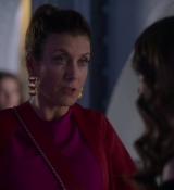 Emily_in_Paris_S02E09_WEBRip_x264-ION10_2410.jpg