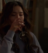 Emily_in_Paris_S02E09_WEBRip_x264-ION10_2463.jpg