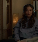 Emily_in_Paris_S02E09_WEBRip_x264-ION10_2513.jpg