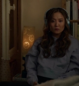 Emily_in_Paris_S02E09_WEBRip_x264-ION10_2515.jpg