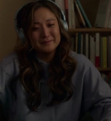 Emily_in_Paris_S02E09_WEBRip_x264-ION10_2547.jpg