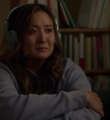 Emily_in_Paris_S02E09_WEBRip_x264-ION10_2558.jpg