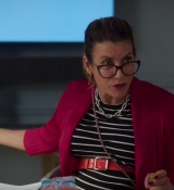 Emily_in_Paris_S02E10_WEBRip_x264-ION10_0208.jpg