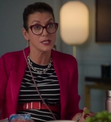 Emily_in_Paris_S02E10_WEBRip_x264-ION10_0235.jpg