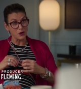 Emily_in_Paris_S02E10_WEBRip_x264-ION10_0250.jpg
