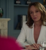 Emily_in_Paris_S02E10_WEBRip_x264-ION10_0261.jpg