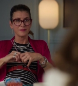 Emily_in_Paris_S02E10_WEBRip_x264-ION10_0279.jpg