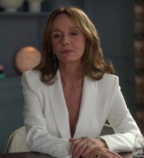 Emily_in_Paris_S02E10_WEBRip_x264-ION10_0290.jpg