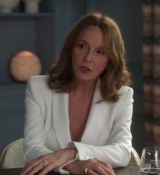 Emily_in_Paris_S02E10_WEBRip_x264-ION10_0301.jpg