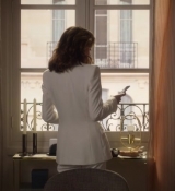 Emily_in_Paris_S02E10_WEBRip_x264-ION10_0331.jpg