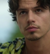 Emily_in_Paris_S02E10_WEBRip_x264-ION10_0359.jpg