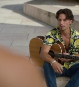Emily_in_Paris_S02E10_WEBRip_x264-ION10_0381.jpg