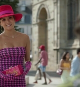 Emily_in_Paris_S02E10_WEBRip_x264-ION10_0391.jpg