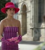 Emily_in_Paris_S02E10_WEBRip_x264-ION10_0396.jpg
