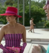 Emily_in_Paris_S02E10_WEBRip_x264-ION10_0407.jpg
