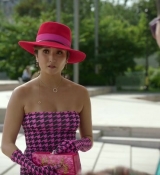 Emily_in_Paris_S02E10_WEBRip_x264-ION10_0412.jpg