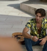 Emily_in_Paris_S02E10_WEBRip_x264-ION10_0413.jpg