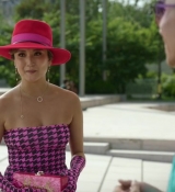 Emily_in_Paris_S02E10_WEBRip_x264-ION10_0417.jpg