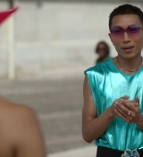 Emily_in_Paris_S02E10_WEBRip_x264-ION10_0423.jpg
