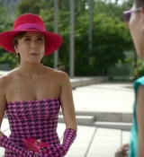 Emily_in_Paris_S02E10_WEBRip_x264-ION10_0427.jpg