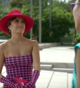 Emily_in_Paris_S02E10_WEBRip_x264-ION10_0428.jpg