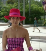 Emily_in_Paris_S02E10_WEBRip_x264-ION10_0447.jpg