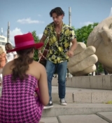 Emily_in_Paris_S02E10_WEBRip_x264-ION10_0453.jpg