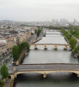 Emily_in_Paris_S02E10_WEBRip_x264-ION10_0465.jpg