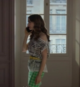 Emily_in_Paris_S02E10_WEBRip_x264-ION10_0476.jpg