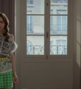 Emily_in_Paris_S02E10_WEBRip_x264-ION10_0479.jpg