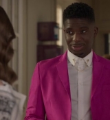 Emily_in_Paris_S02E10_WEBRip_x264-ION10_0492.jpg